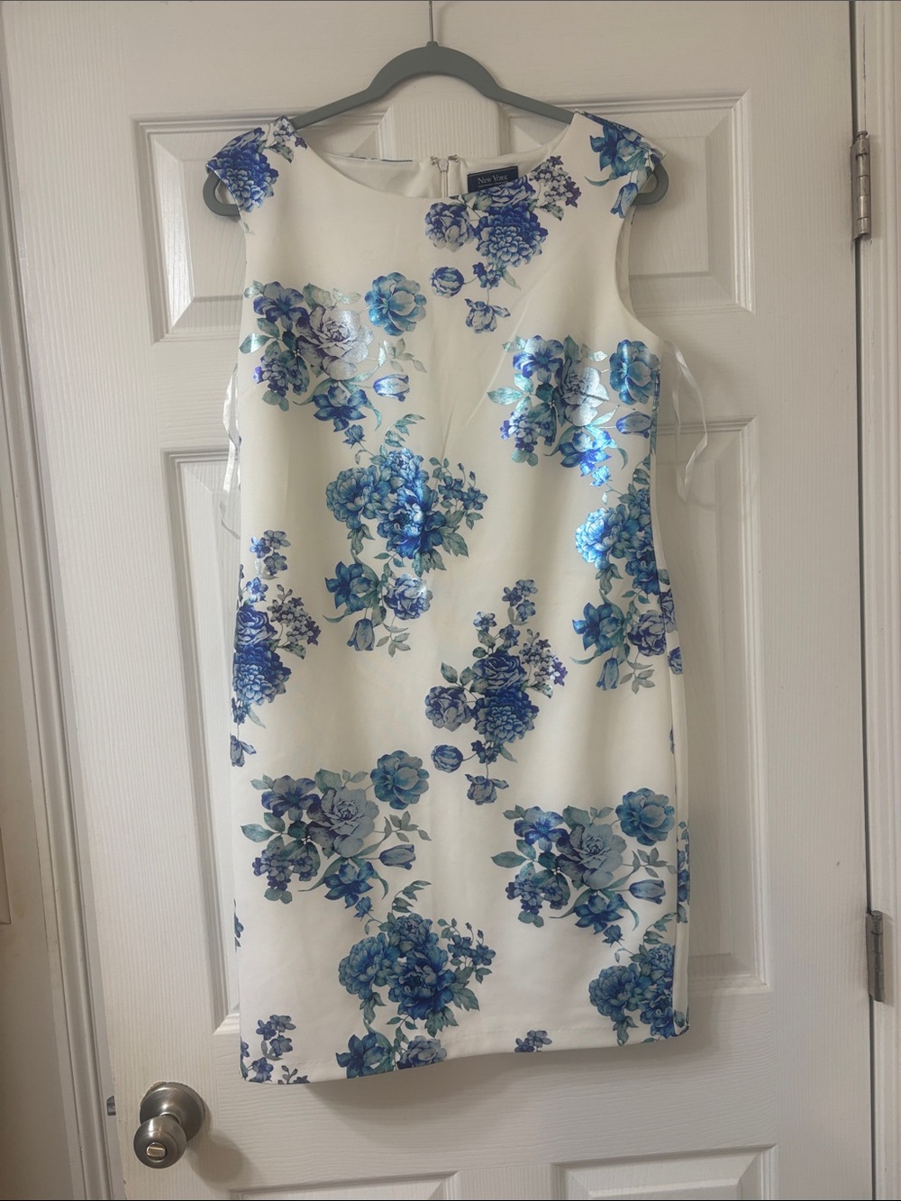 Sleeveless Floral Shift Dress - Blue on White